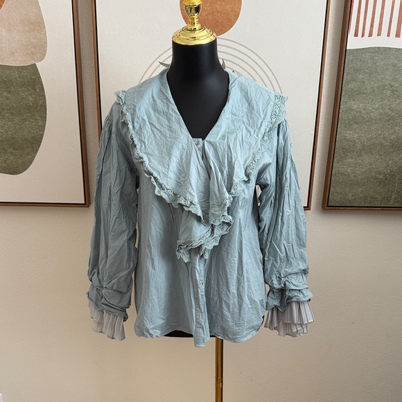 Rodeo Crowns Ruffled Light Blue Long Sleeve Blouse - Picture 1 of 8